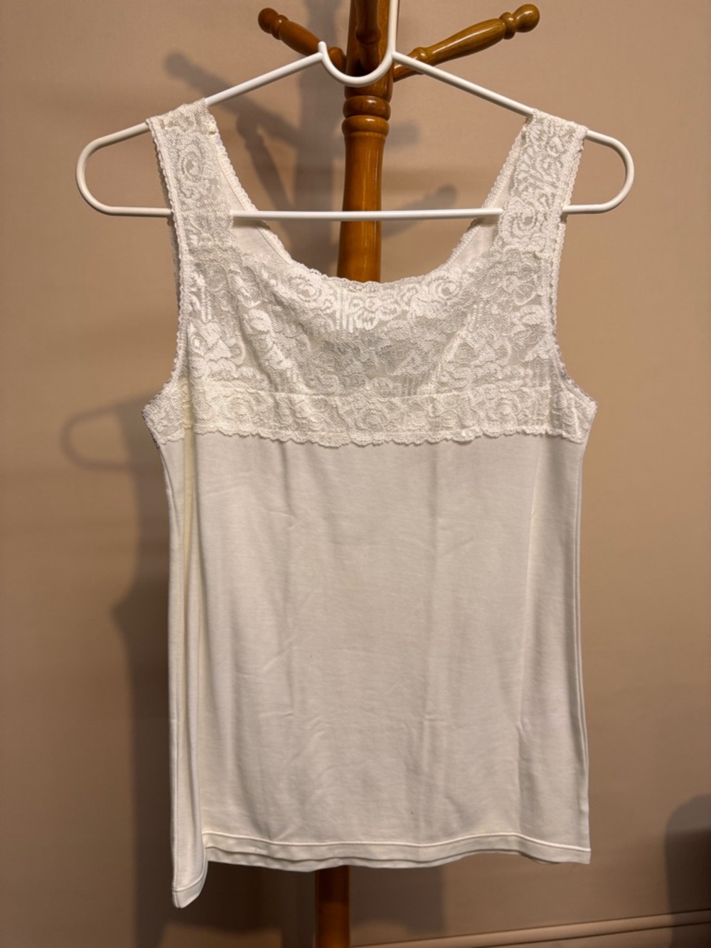 Women’s Cuddle Duds Cream Lace Yoke Camisole Top. Size Small
